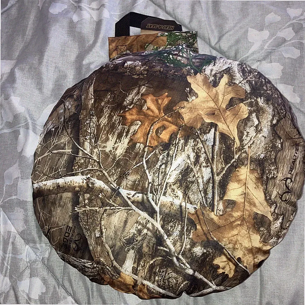 Field & Stream Heat-A-Seat Hunting Cushion Mossy Oak Camouflage New