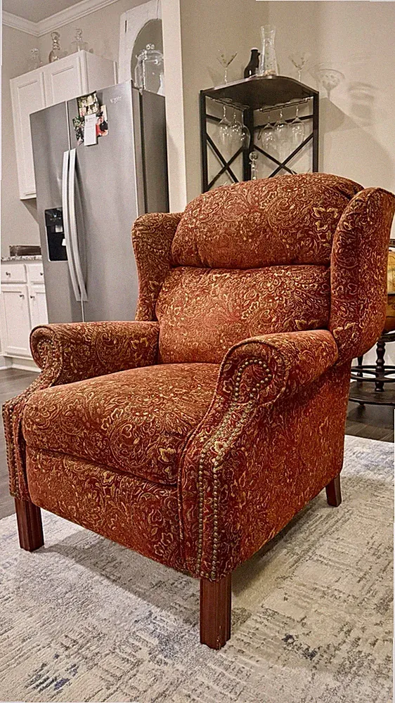 Vintage Traditional Recliner – Excellent Condition for age (non-smoking home)